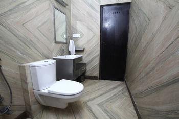 Oyo Rail Yatri Niwas